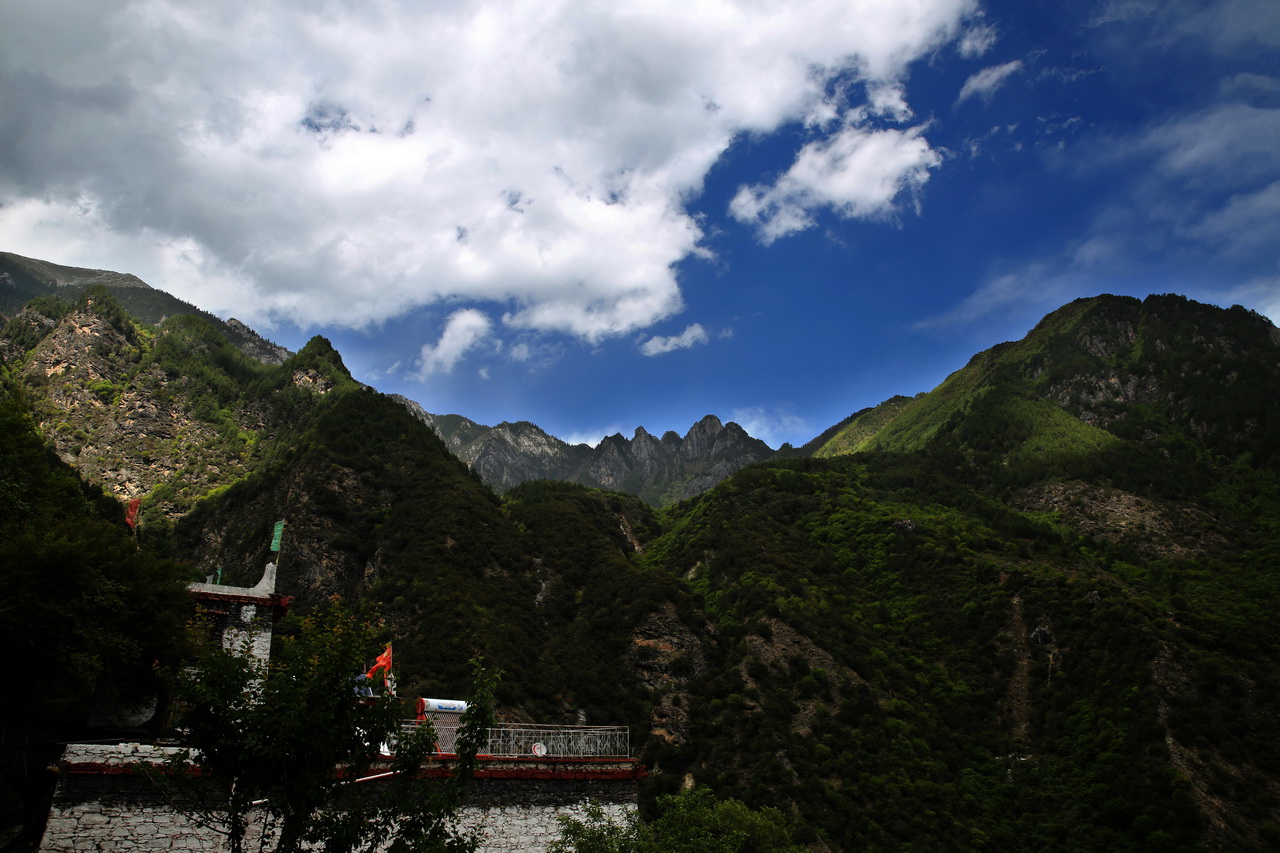 04-《深山藏寨》拍于马奈斯地村.jpg