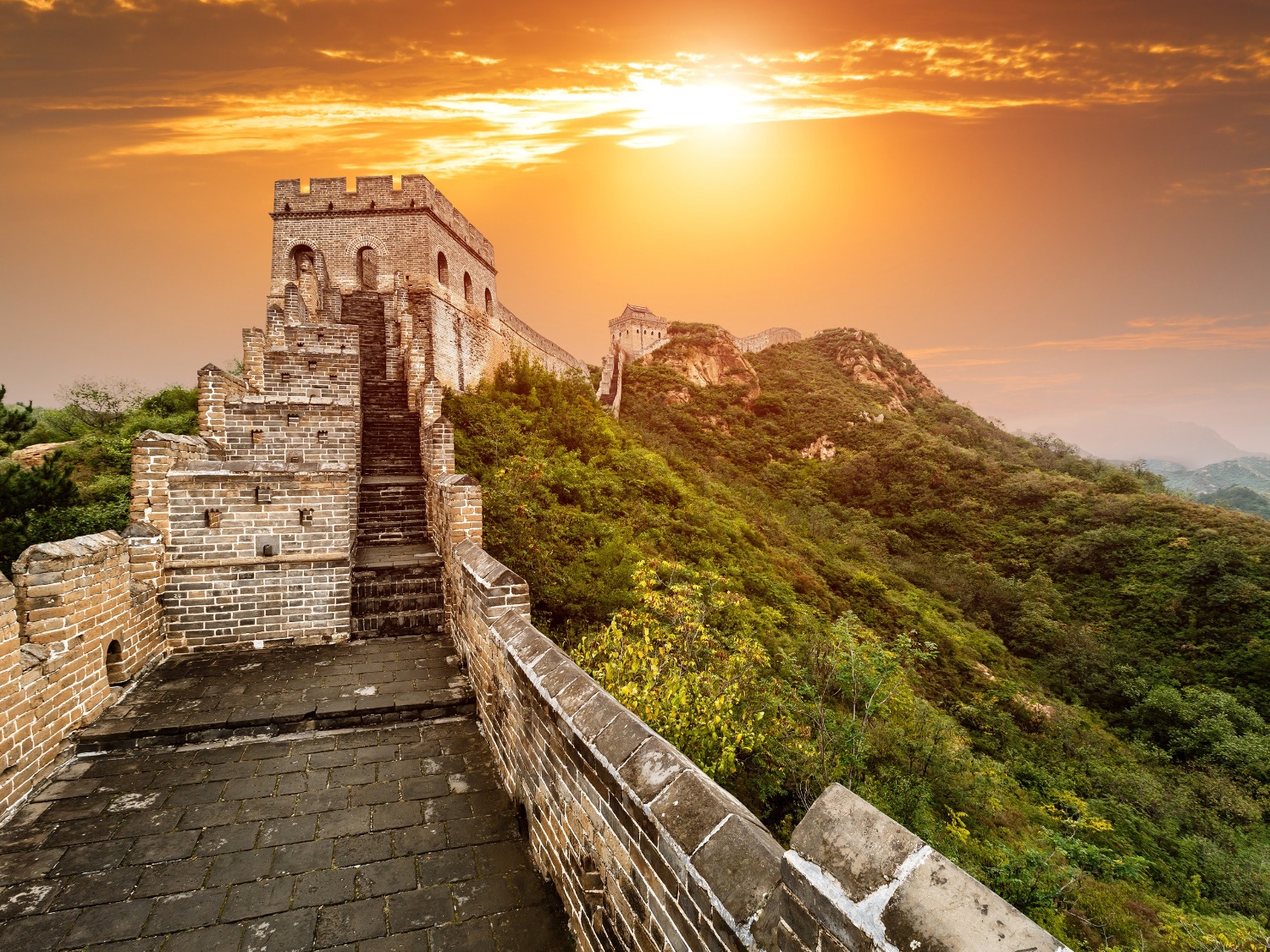 Great-Wall-Beijing-China-sunset_2560x1920.jpg
