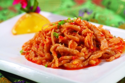 鱼香肉丝也是一道常见川菜，川菜主要传统味型之一