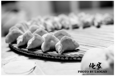 老高摄影作品：年夜饭的饺子