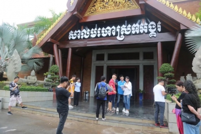 旅游卫视《美丽俏佳人》栏目组到柬埔寨暹粒《吴哥王朝》大剧院实地拍摄