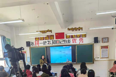雅江县呷拉镇初级中学开展青年教师出师暨师徒结对活动
