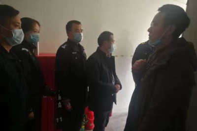 雅江县联合组对呷拉镇初级中学开展食品安全检查