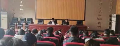 雅江县呷拉镇初级中学开展新学期全体教职工大会