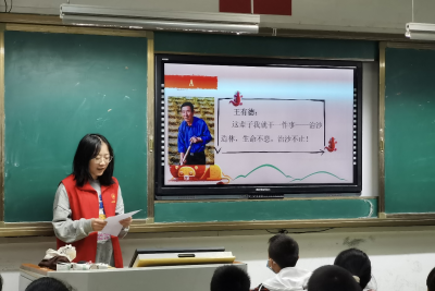 川农学子于涌泉小学开展读党史岁月，“画”百年风华党史教育活动