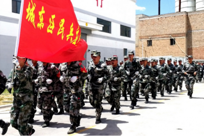 青海省军区：100 官兵紧急装载30000余件赈灾物资送灾区