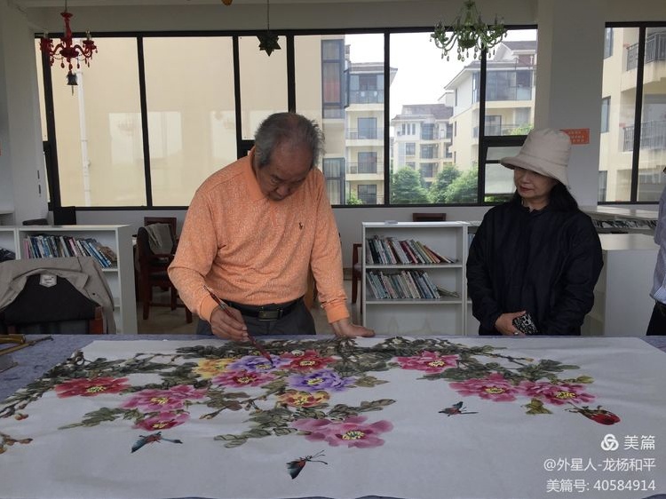 著名长寿画家邵仲节到地球村康养产业园开展绘画创作与交流活动
