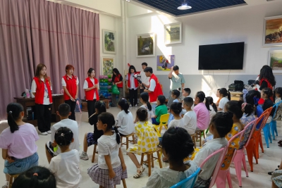 雅职院暑期社会实践走进书香龙溪留守儿童之家、童美艺术培训学校