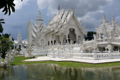 白庙示生，黑屋向死，泰国的“黑白道场”丨《图腾与废墟》人文旅行