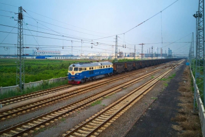 开往渤海的列车：沧港铁路如何扮演产业带城市生态共赢的关键先生