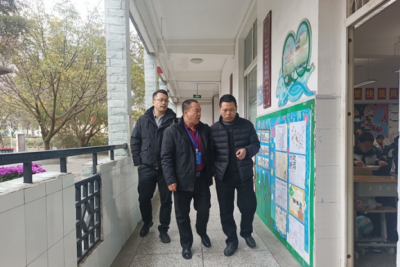 青白江区研培中心教研员莅临清泉学校指导教学工作