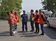 雅安志愿者团队向雅安援助西昌山火消防一线全体官兵送慰问